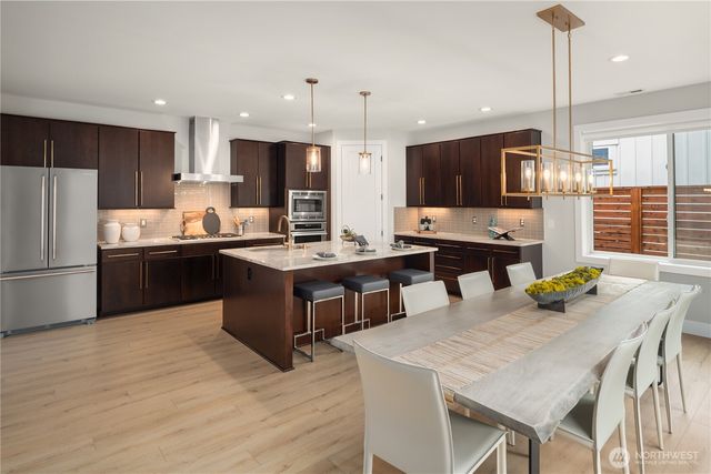 635 17th Avenue W, Kirkland, WA 98033