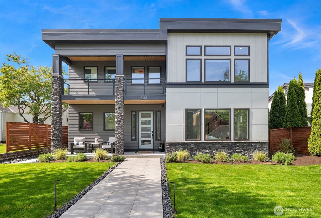 635 17th Avenue W, Kirkland, WA 98033