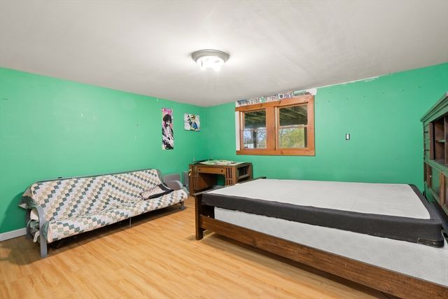 89 King St, Groveland, MA 01834