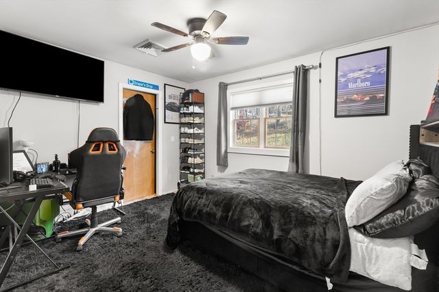 89 King St, Groveland, MA 01834