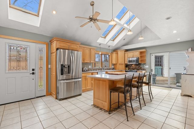 89 King St, Groveland, MA 01834