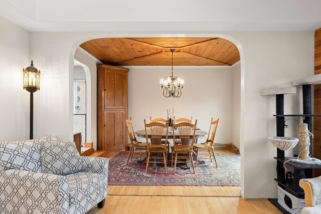 89 King St, Groveland, MA 01834