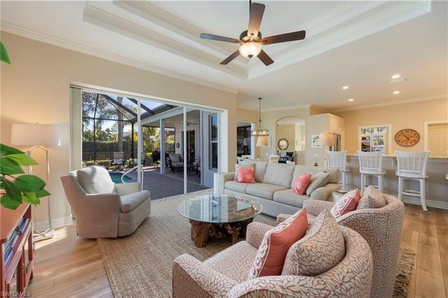 637 Shoreline DR, Naples, FL 34119