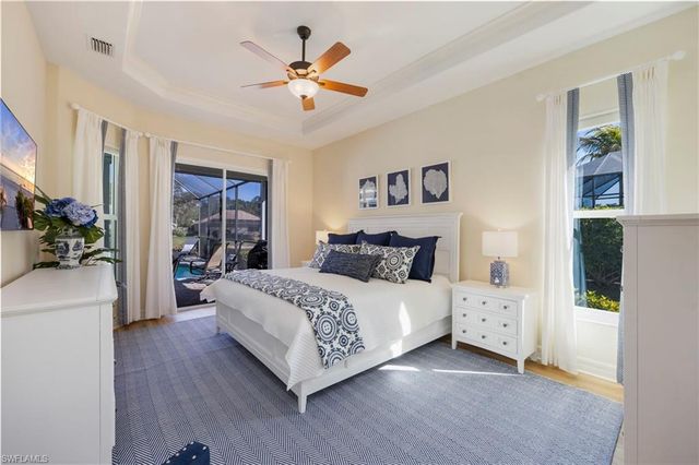 637 Shoreline DR, Naples, FL 34119