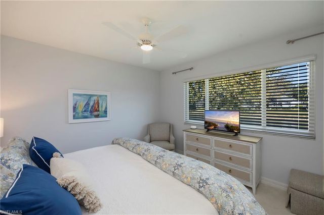 637 Shoreline DR, Naples, FL 34119