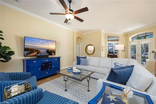 637 Shoreline DR, Naples, FL 34119