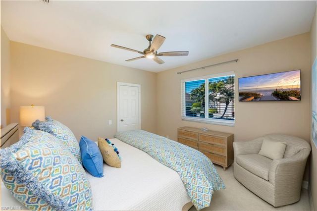 637 Shoreline DR, Naples, FL 34119