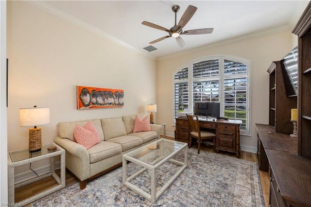 637 Shoreline DR, Naples, FL 34119