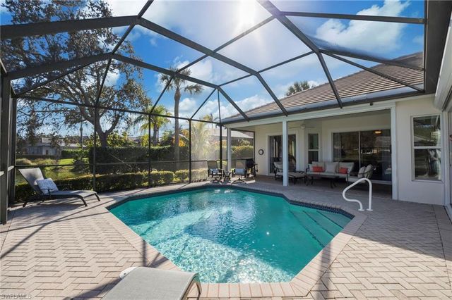 637 Shoreline DR, Naples, FL 34119