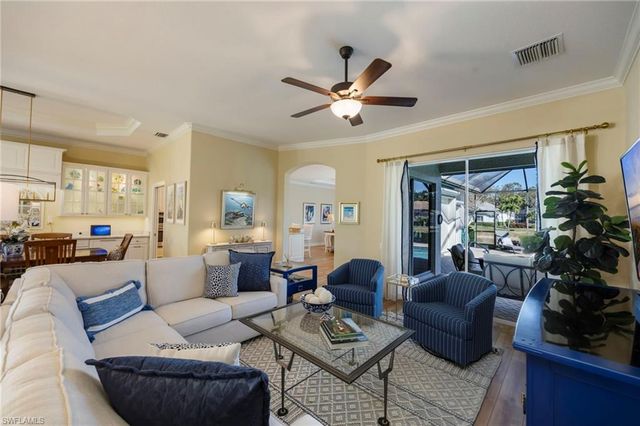 637 Shoreline DR, Naples, FL 34119