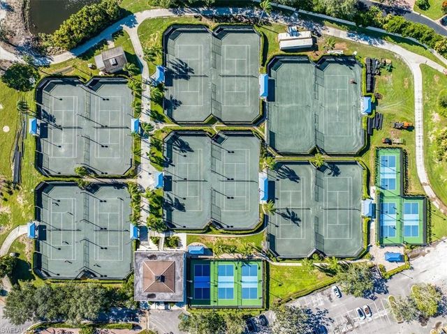 637 Shoreline DR, Naples, FL 34119