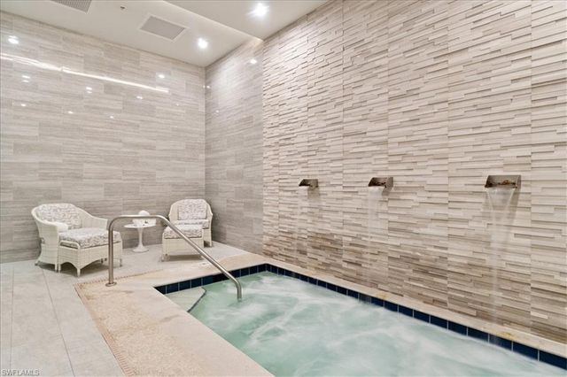 637 Shoreline DR, Naples, FL 34119