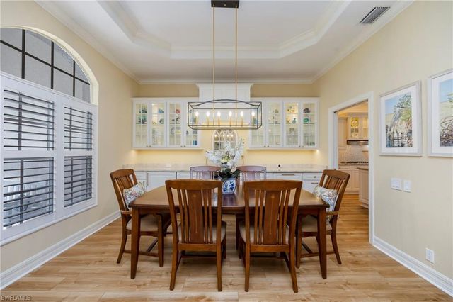 637 Shoreline DR, Naples, FL 34119