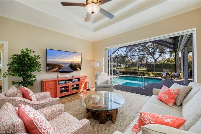 637 Shoreline DR, Naples, FL 34119