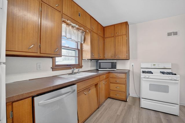 1733 Byron Avenue, Waterloo, IA 50702