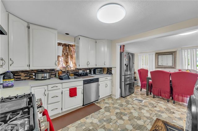 34031 Victor Drive, Eastlake, OH 44095