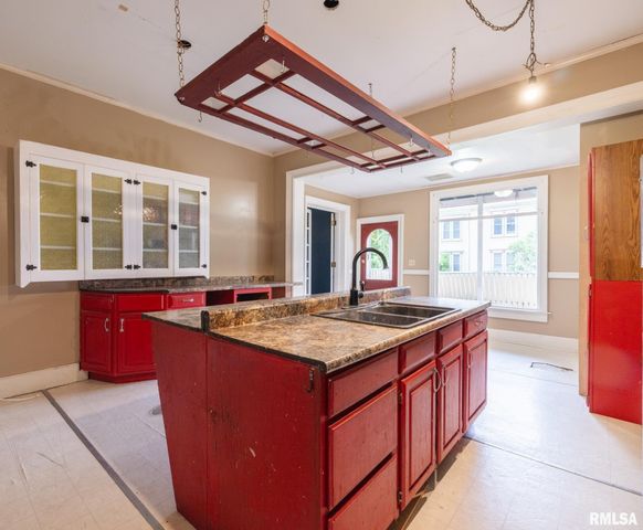 715 N 4TH Street, Pekin, IL 61554