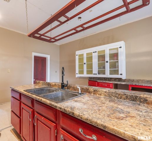715 N 4TH Street, Pekin, IL 61554