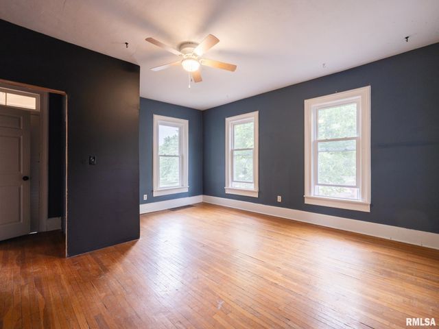 715 N 4TH Street, Pekin, IL 61554