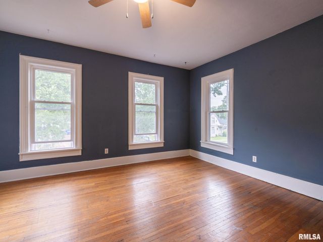 715 N 4TH Street, Pekin, IL 61554