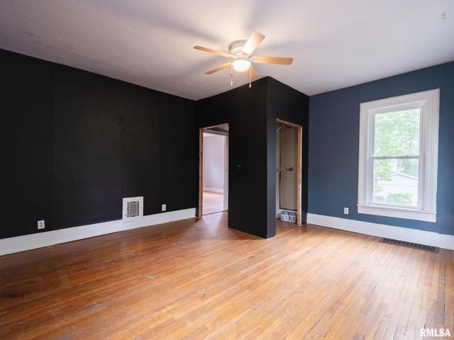 715 N 4TH Street, Pekin, IL 61554