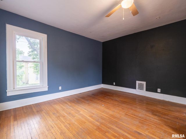 715 N 4TH Street, Pekin, IL 61554
