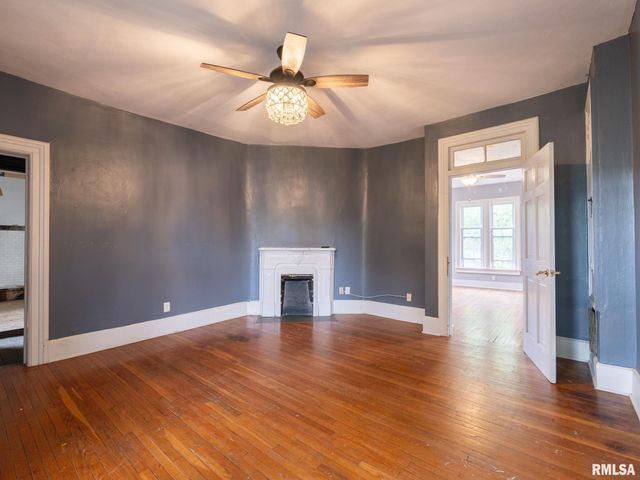 715 N 4TH Street, Pekin, IL 61554