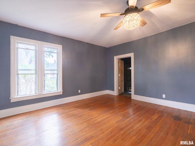715 N 4TH Street, Pekin, IL 61554