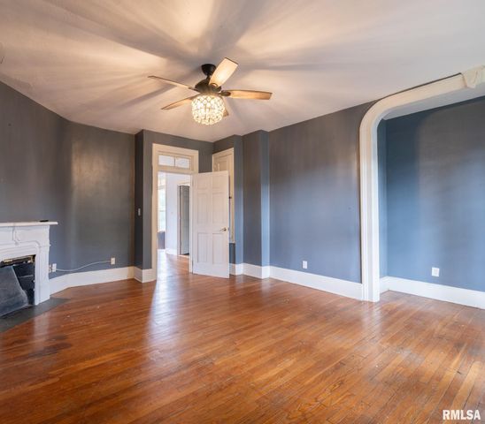 715 N 4TH Street, Pekin, IL 61554