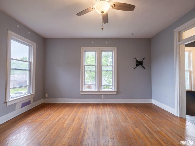 715 N 4TH Street, Pekin, IL 61554