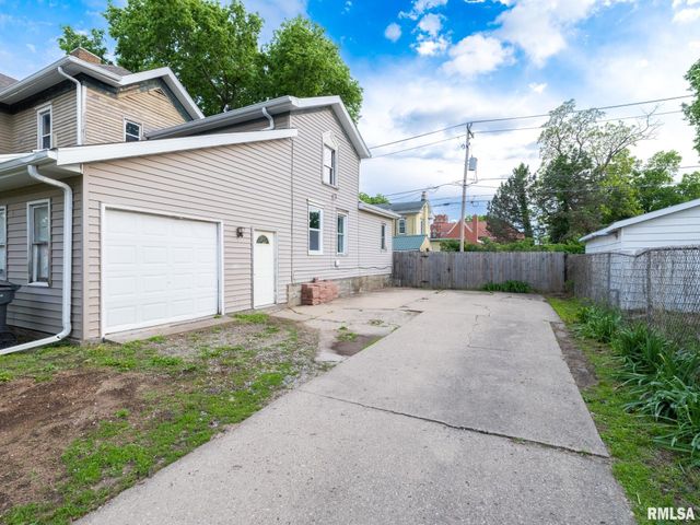 715 N 4TH Street, Pekin, IL 61554