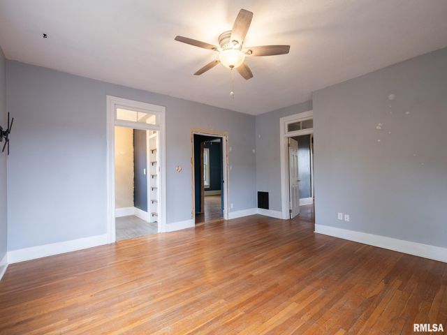 715 N 4TH Street, Pekin, IL 61554