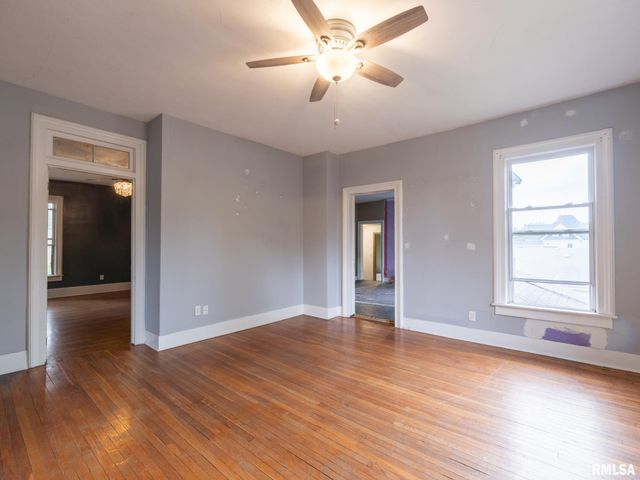 715 N 4TH Street, Pekin, IL 61554