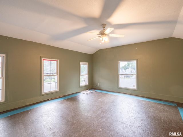 715 N 4TH Street, Pekin, IL 61554