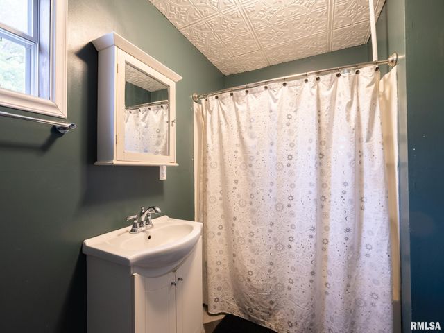 715 N 4TH Street, Pekin, IL 61554