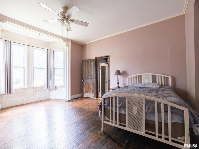 715 N 4TH Street, Pekin, IL 61554