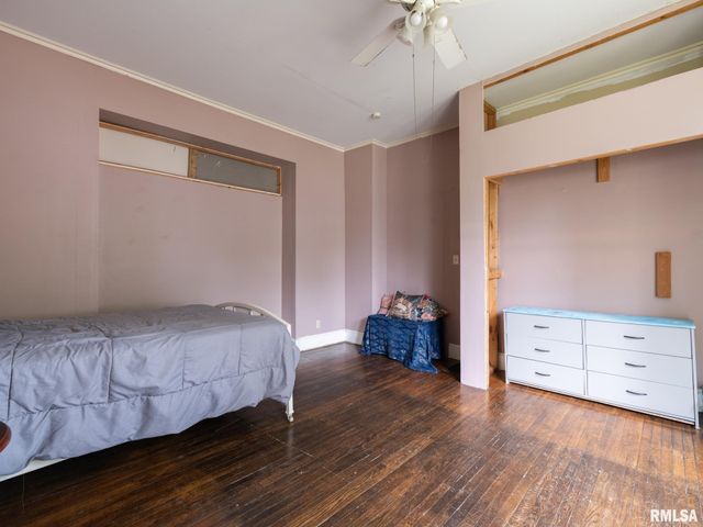 715 N 4TH Street, Pekin, IL 61554