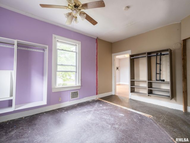 715 N 4TH Street, Pekin, IL 61554