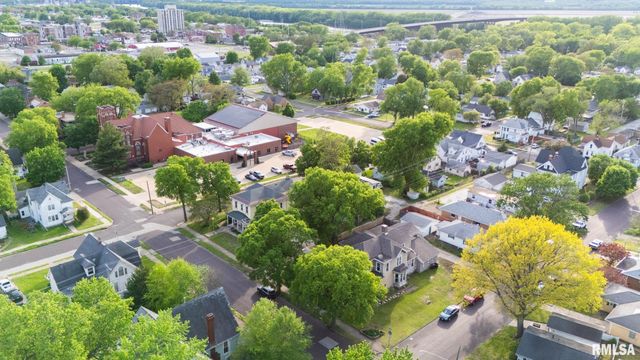 715 N 4TH Street, Pekin, IL 61554