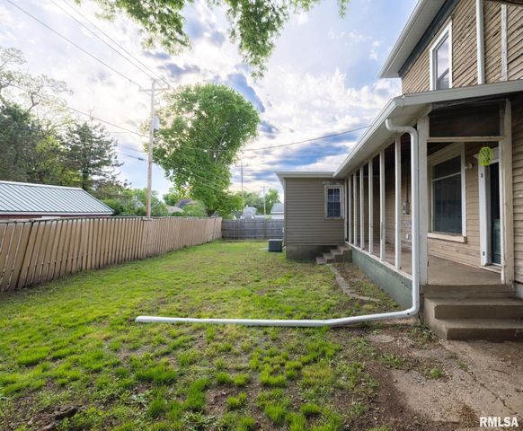 715 N 4TH Street, Pekin, IL 61554