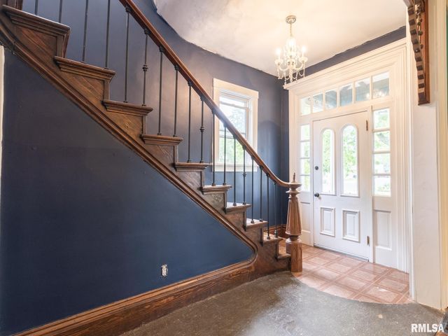 715 N 4TH Street, Pekin, IL 61554