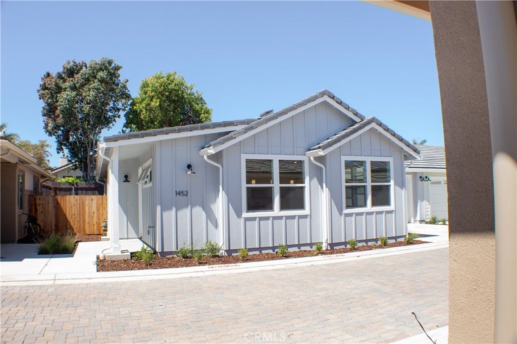 Image 2 of property listing at 1465 Ronald Way, Oceano, CA 93445