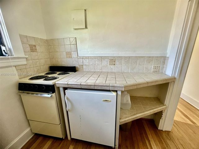 3712 Anderson Rd 4, Coral Gables, FL 33134