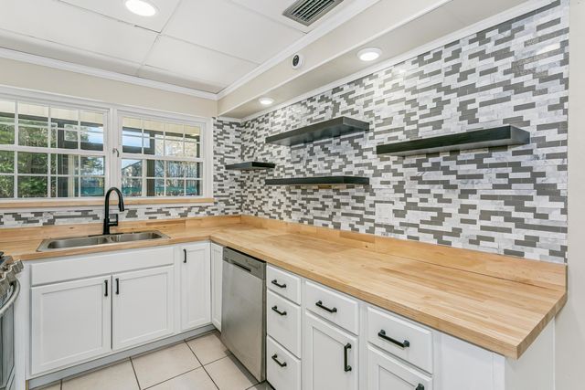 123 SW Robinwood Drive, Fort Walton Beach, FL 32548