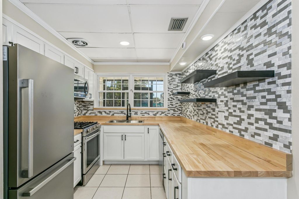 123 SW Robinwood Drive, Fort Walton Beach, FL 32548