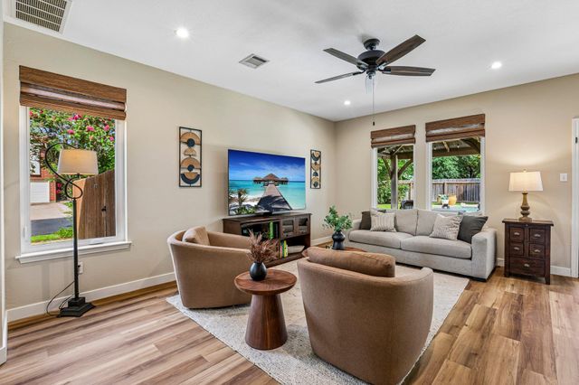 7400 Peabody DR, Austin, TX 78729