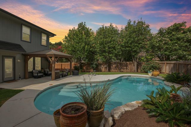 7400 Peabody DR, Austin, TX 78729