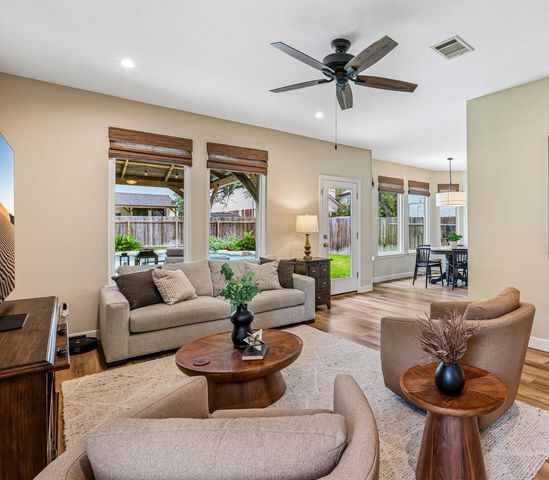 7400 Peabody DR, Austin, TX 78729