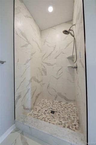 659 Round Rock Dr, Howell, MI 48843