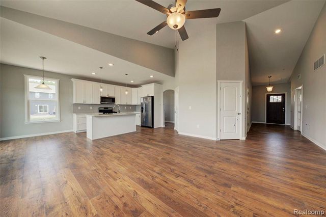 659 Round Rock Dr, Howell, MI 48843